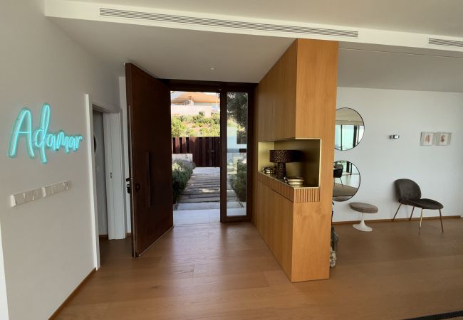 Adamar - Entrada principal - Acceso a aseo