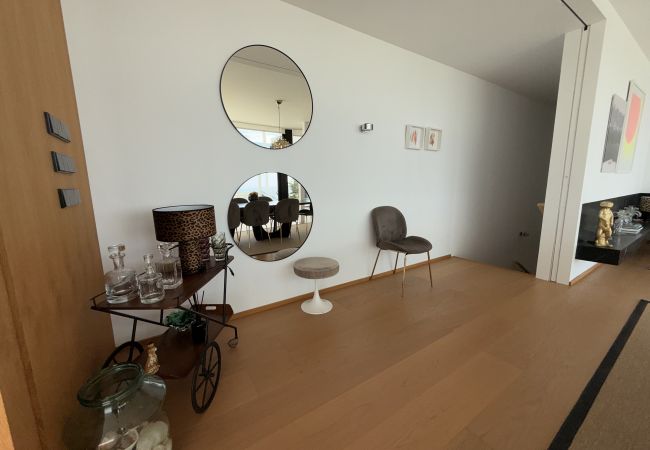 Adamar - Detalle Sala de estar y escalera a planta baja