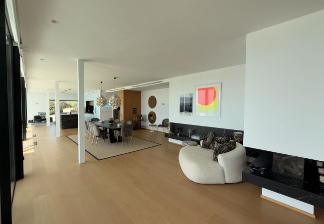 Adamar - Sala de estar y comedor